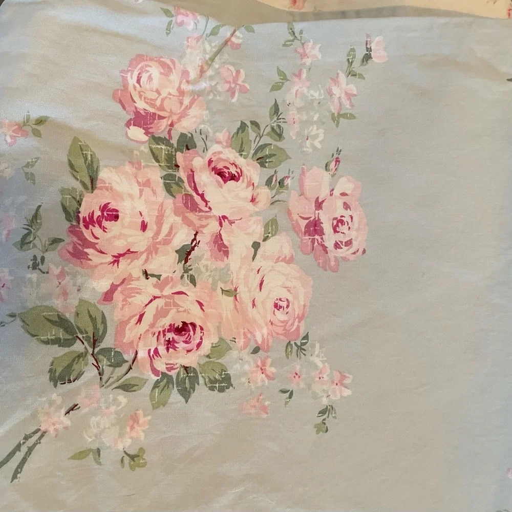 Simply Shabby Chic -  Bella Blue Bouquet Rose pattern.  2 King Size Shams.